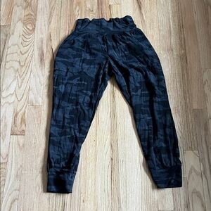 Athleta Black & Dark Gray Camo Jogger Pants